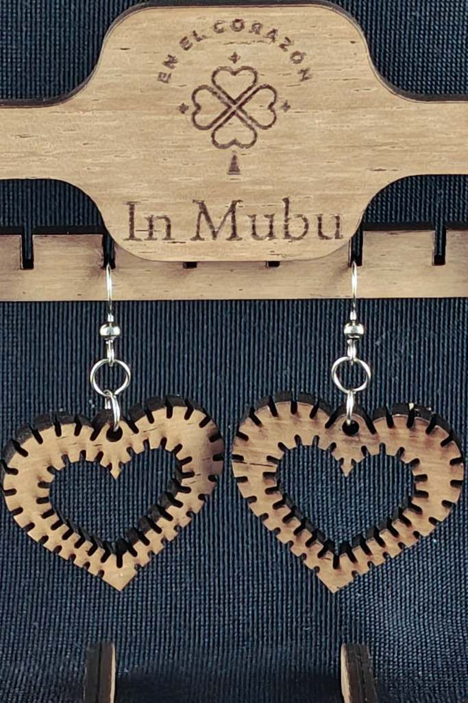 Corazones cosidos parota.